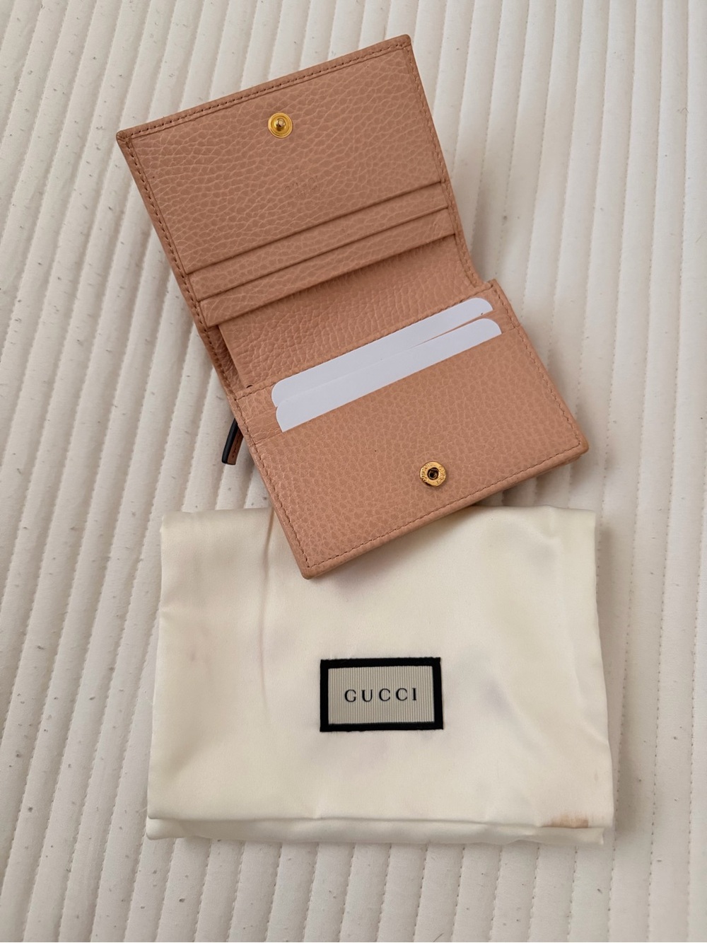 AUTHENTIC GUCCI DOUBLE G LOGO COMPACT WALLET - Picture 8 of 11